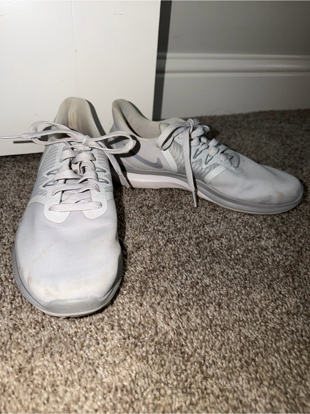 Nike Women’s White/Light Grey Running Shoes